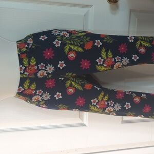 Time and Tru Capris size Small Floral